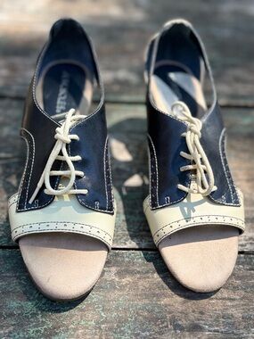 Vintage Inspired Aerosoles Two-Tone Size 8 GUC